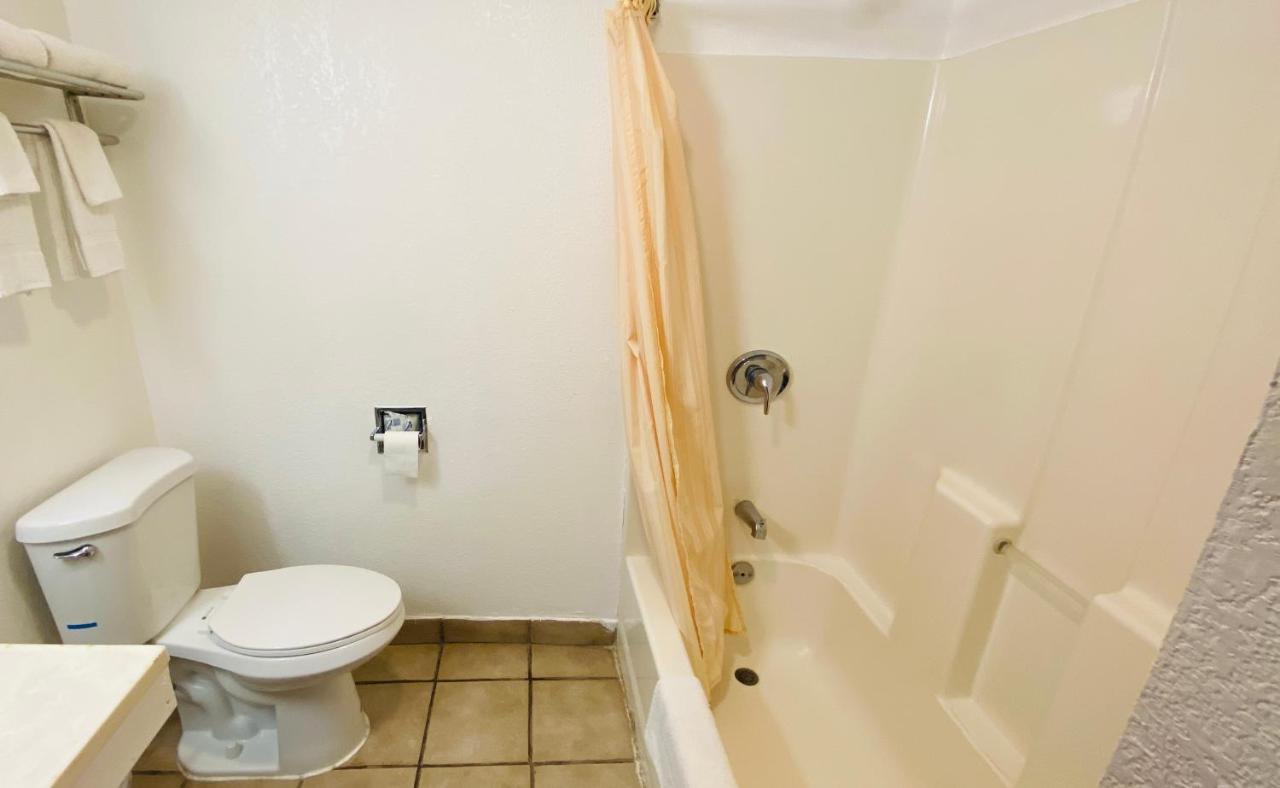 Budget Inn & Suites Freer Экстерьер фото
