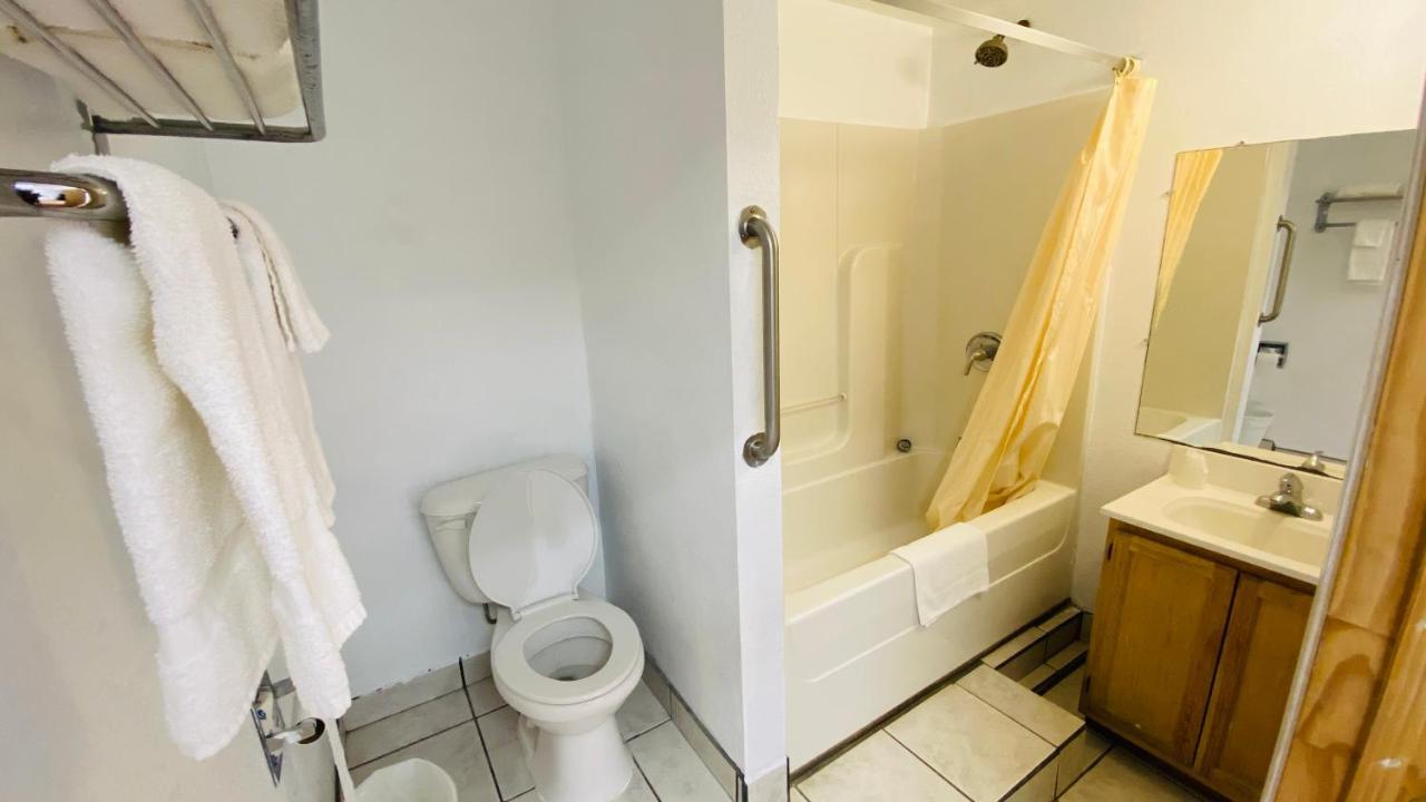 Budget Inn & Suites Freer Экстерьер фото