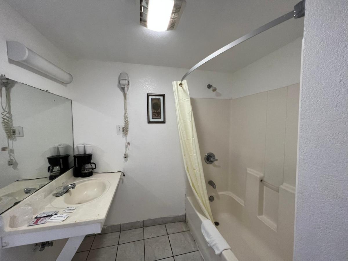Budget Inn & Suites Freer Экстерьер фото