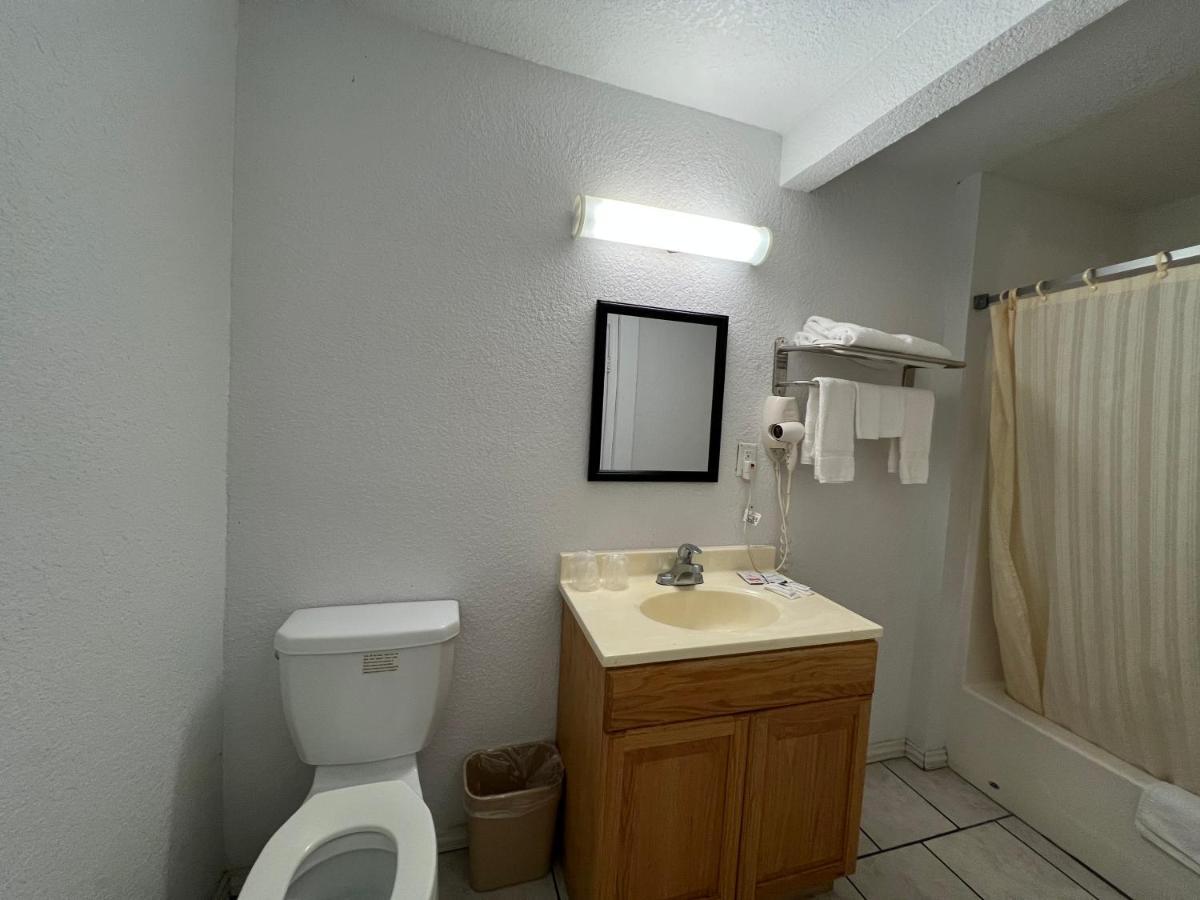 Budget Inn & Suites Freer Экстерьер фото